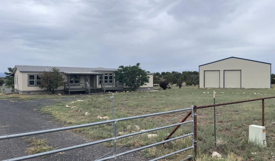 68 County Road 8620, Concho, AZ 85924 - 4 Beds, 3 Bath