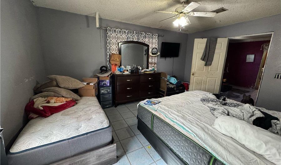 122 5th St W, Alice, TX 78332 - 3 Beds, 2 Bath