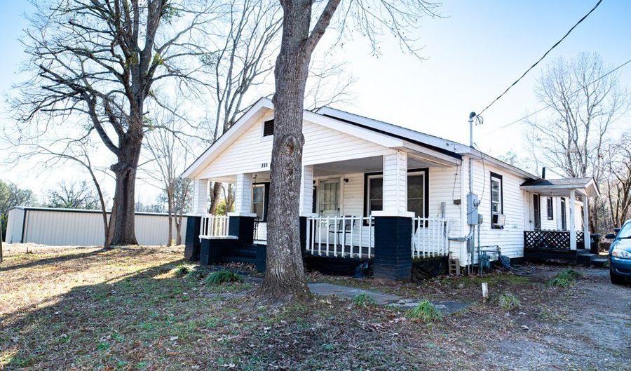 521 Calhoun Shores Pkwy, Calhoun Falls, SC 29628 - 5 Beds, 4 Bath