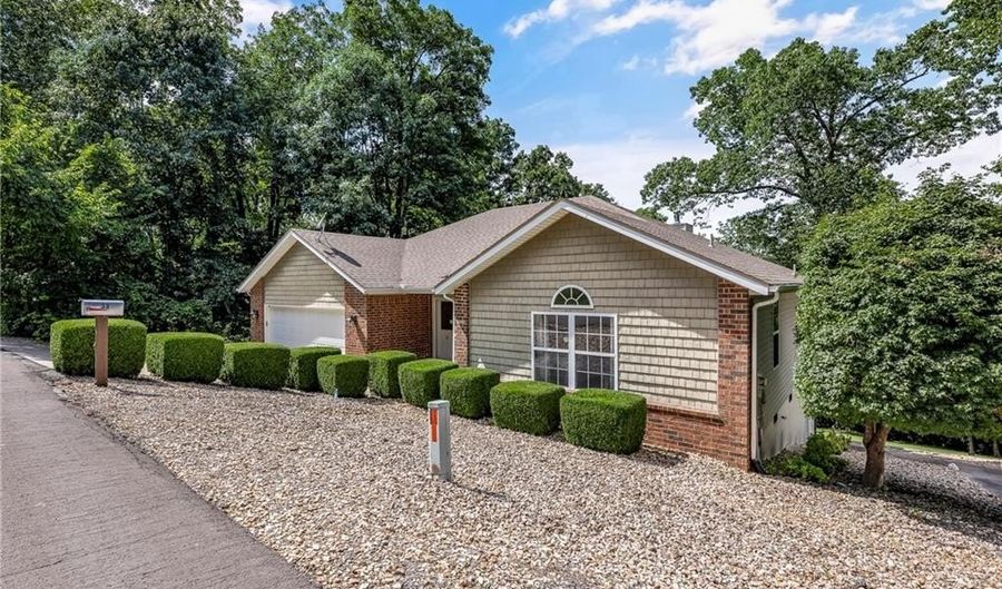 33 Rountree Dr, Bella Vista, AR 72715 - 3 Beds, 2 Bath
