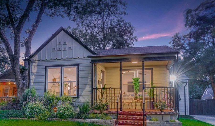 303 Redwood, Alamo Heights, TX 78209 - 3 Beds, 3 Bath