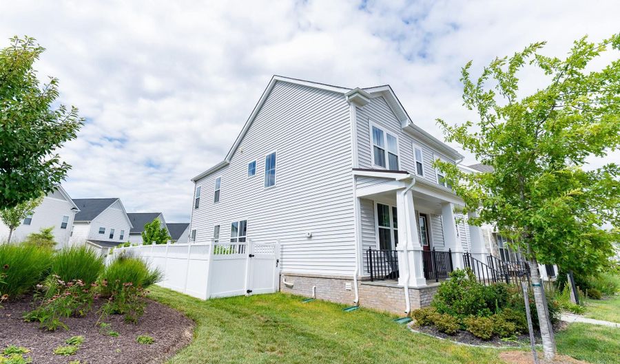 41914 SPRING AIR Dr, Brambleton, VA 20148 - 4 Beds, 4 Bath