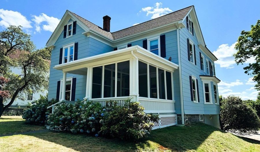 90 Maple Ave 1, Andover, MA 01810 - 2 Beds, 1 Bath