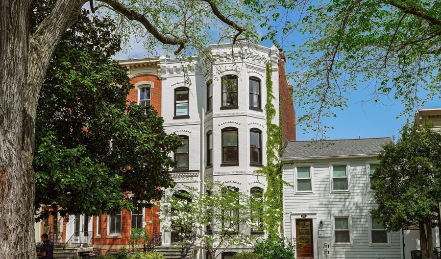 322 E CAPITOL St NE, Washington, DC 20003 - 4 Beds, 5 Bath