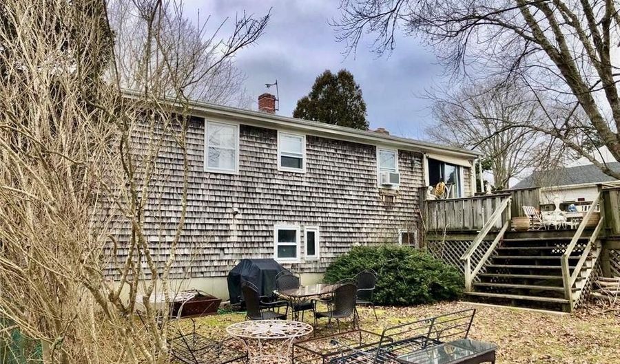 1069 Green End Ave, Middletown, RI 02842 - 3 Beds, 3 Bath