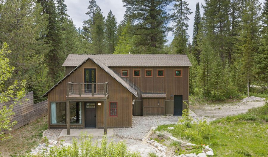 386 SPRUCE St, Alpine, WY 83128 - 2 Beds, 2 Bath