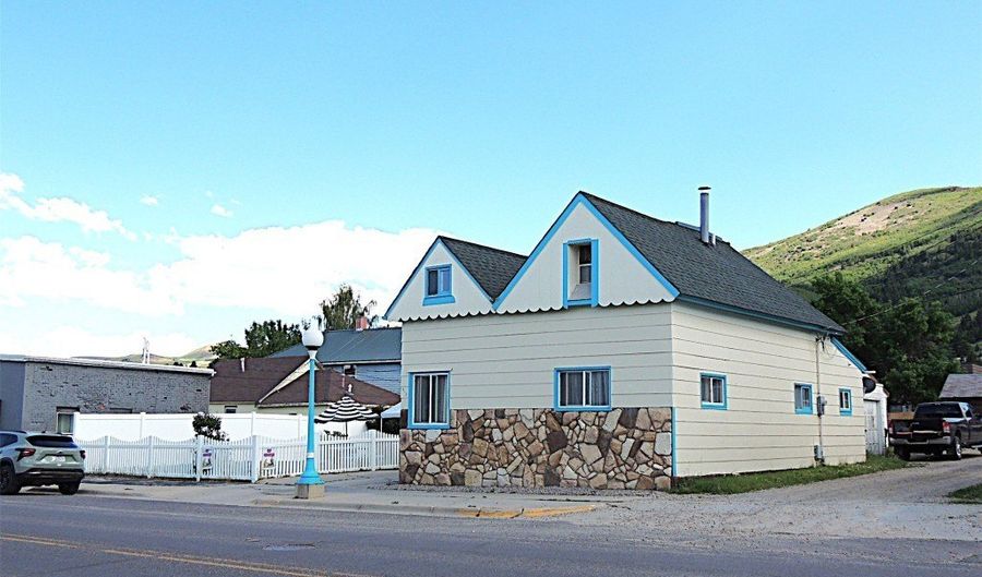 413 415 E 4th St, Anaconda, MT 59711 - 3 Beds, 2 Bath
