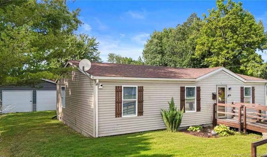 428 W Cross St, Austin, IN 47102 - 3 Beds, 1 Bath