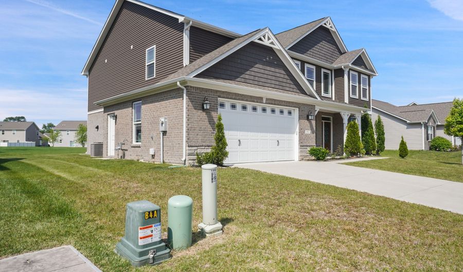 1951 Cobbett Dr, Avon, IN 46123 - 5 Beds, 3 Bath