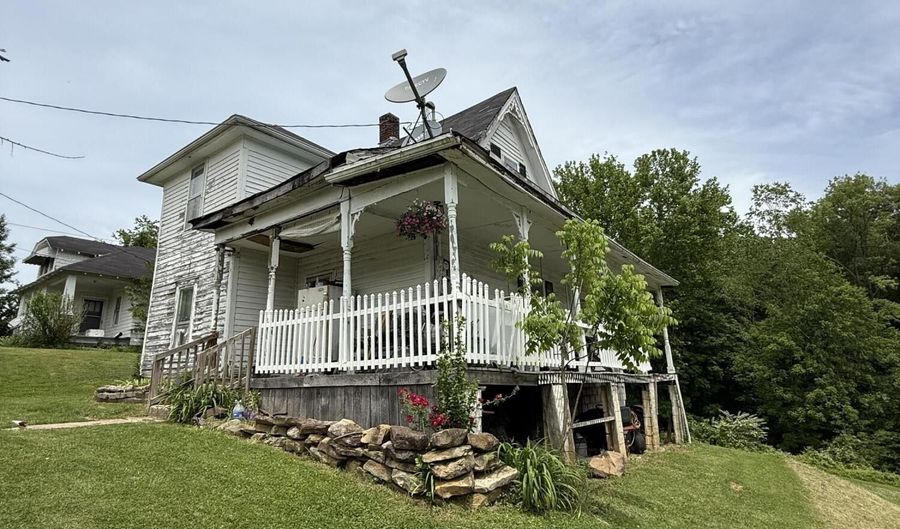260 E Center St, Beattyville, KY 41311 - 3 Beds, 1 Bath