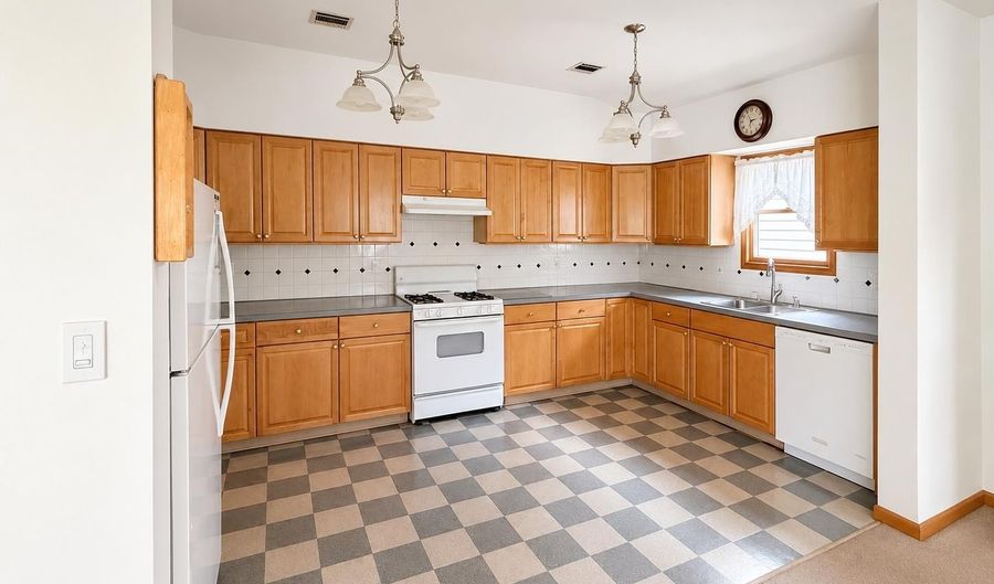 30 ANDREW St, Bayonne, NJ 07002 - 6 Beds, 4 Bath