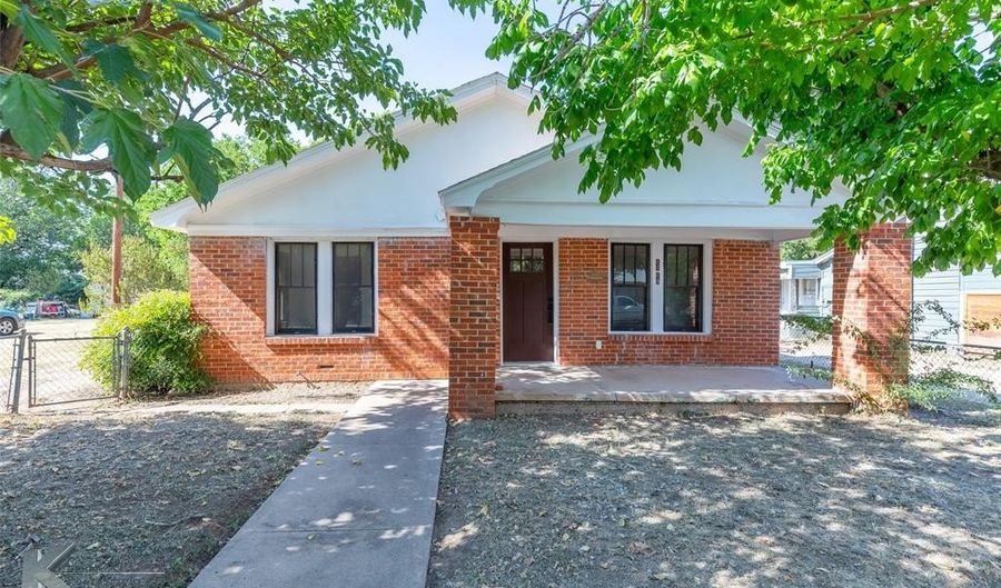 1118 S 15th St, Abilene, TX 79602 - 2 Beds, 1 Bath