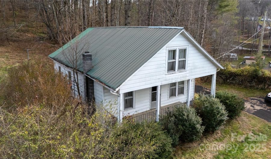 141 Burleson Dr, Bakersville, NC 28705 - 2 Beds, 1 Bath