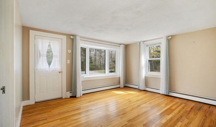 61 Old Phinneys Ln, Barnstable, MA 02630 - 2 Beds, 2 Bath