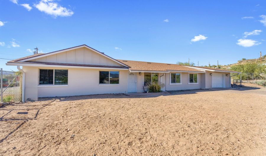 33300 S RIVER BEND Rd, Black Canyon City, AZ 85324 - 3 Beds, 2 Bath