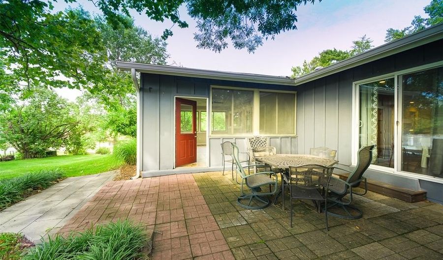 1012 Stuyvesant Ln, Ballwin, MO 63011 - 4 Beds, 3 Bath