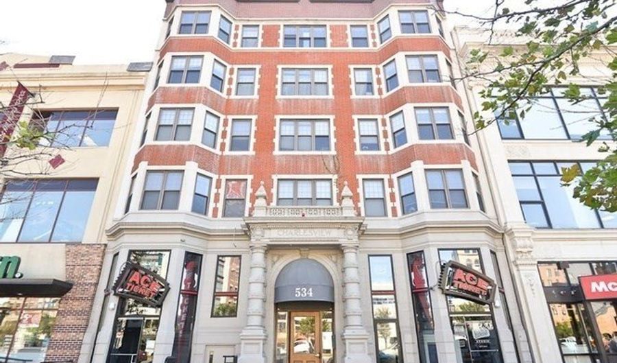 534 Commonwealth Ave 3A, Boston, MA 02215 - 2 Beds, 2 Bath