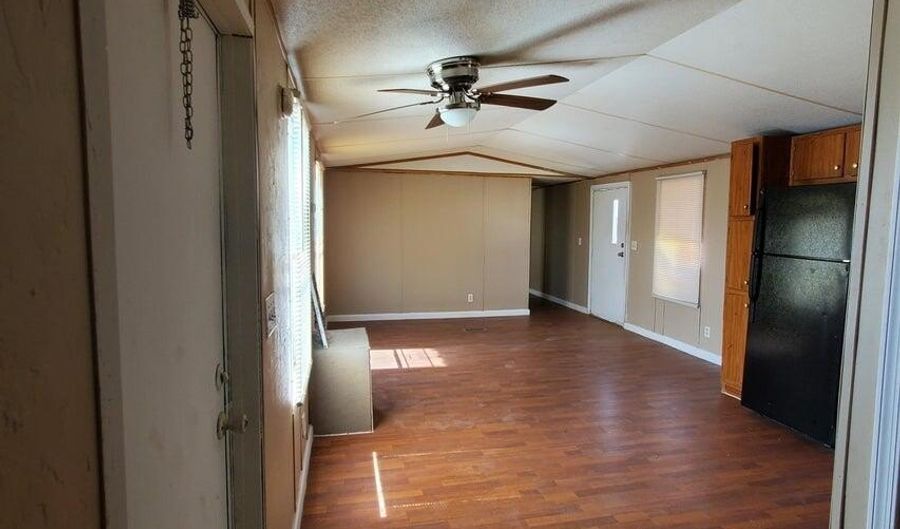 708 W MCMURRAY Blvd 5, Casa Grande, AZ 85122 - 3 Beds, 1 Bath