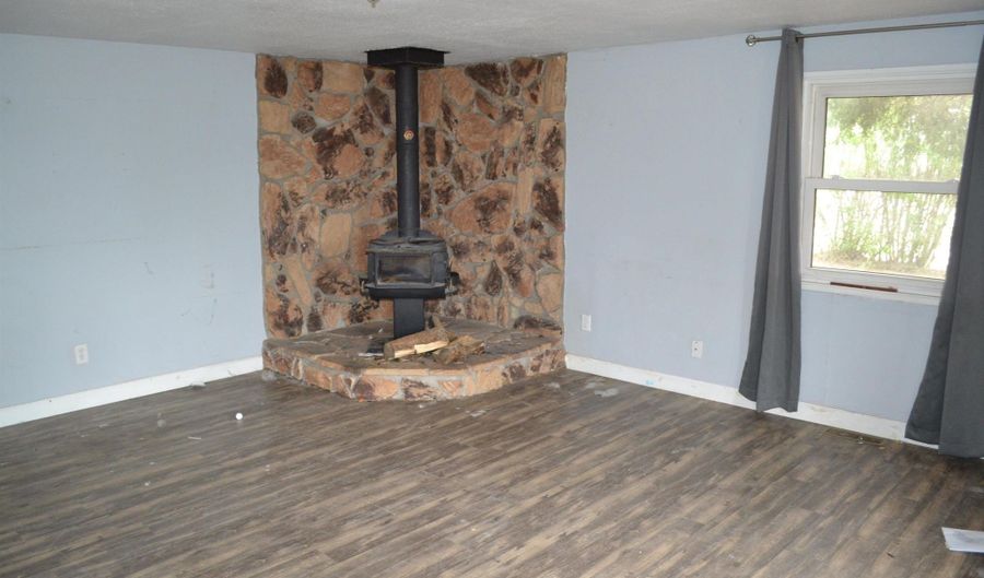 4784 VOSLER Pl, Cheyenne, WY 82009 - 3 Beds, 1 Bath
