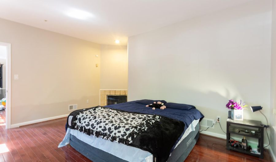 16150 PARKLAWN Pl, Bowie, MD 20716 - 4 Beds, 3 Bath