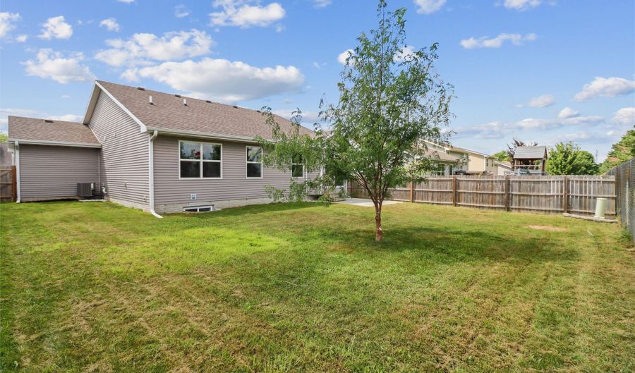 2013 2nd St SW, Altoona, IA 50009 - 3 Beds, 2 Bath