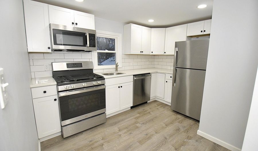 83 Osborne Rd, Albany, NY 12205 - 2 Beds, 1 Bath