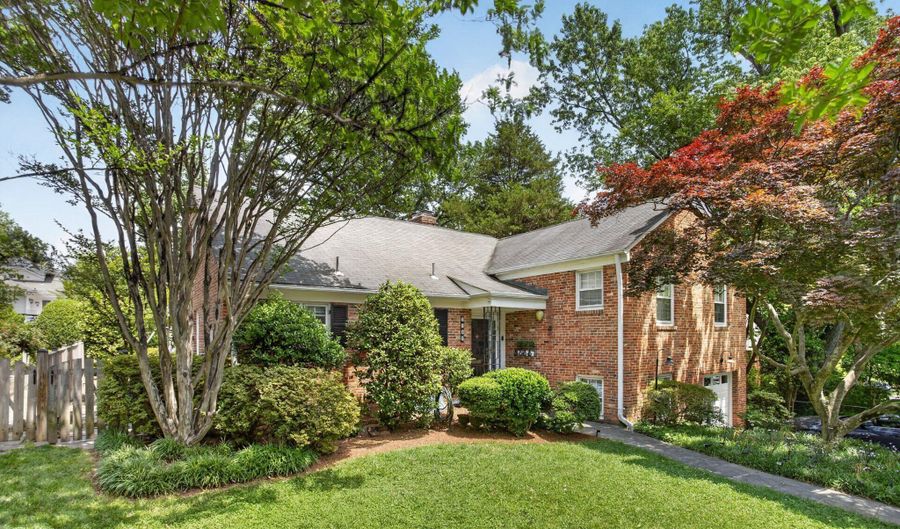 5703 CROMWELL Dr, Bethesda, MD 20816 - 5 Beds, 3 Bath
