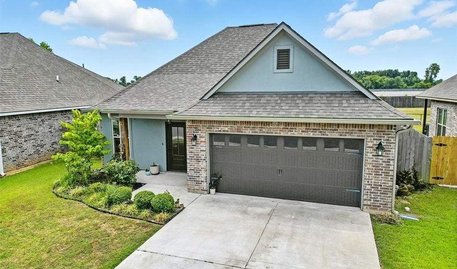 1924 Valdemar Pl, Bossier City, LA 71112 - 4 Beds, 3 Bath