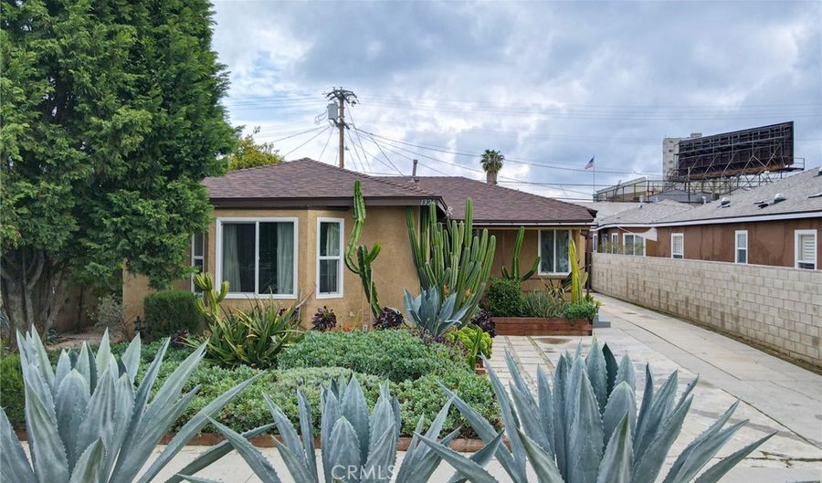 1326 S Woods Ave, East Los Angeles, CA 90022 - 4 Beds, 3 Bath