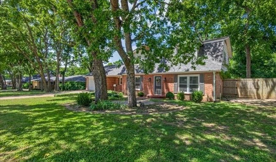 2612 SE Quail Pl, Bartlesville, OK 74006 - 4 Beds, 4 Bath