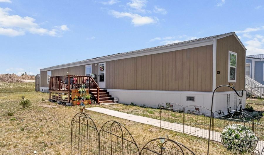 705 LITTLE VALLEY Trl, Cheyenne, WY 82007 - 3 Beds, 2 Bath