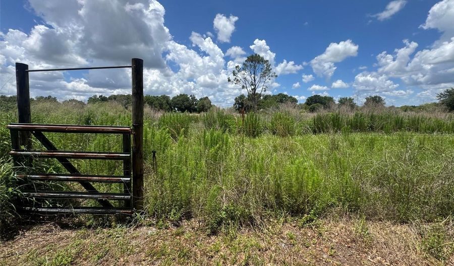 9827 SE HOTH Rd, Arcadia, FL 34266 - 3 Beds, 2 Bath