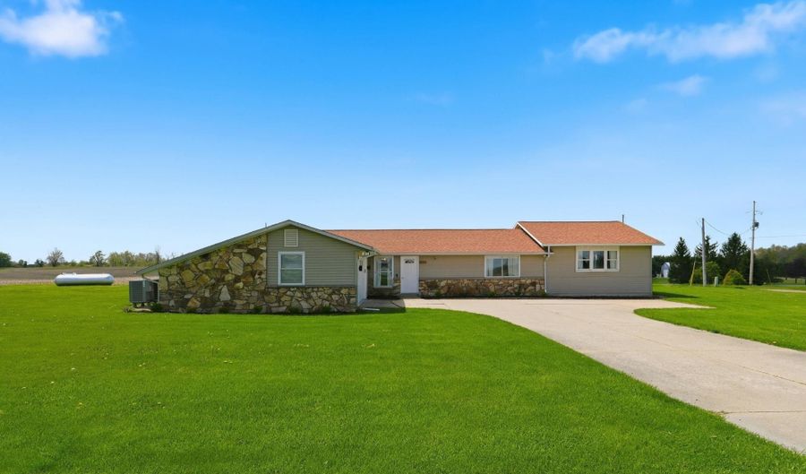 3935 S State Road 1, Angola, IN 46703 - 3 Beds, 2 Bath