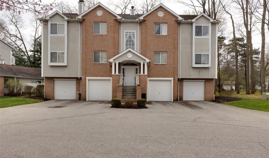 362 Village Pointe Dr, Akron, OH 44313 - 3 Beds, 2 Bath