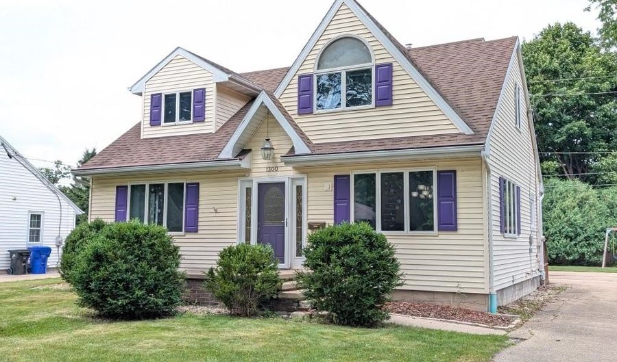 1300 E FRANCES St, Appleton, WI 54911 - 3 Beds, 2 Bath