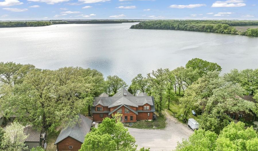 1011 Hwy 15, Armstrong, IA 50514 - 7 Beds, 5 Bath