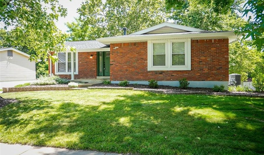 270 Village Creek Dr, Ballwin, MO 63021 - 3 Beds, 2 Bath