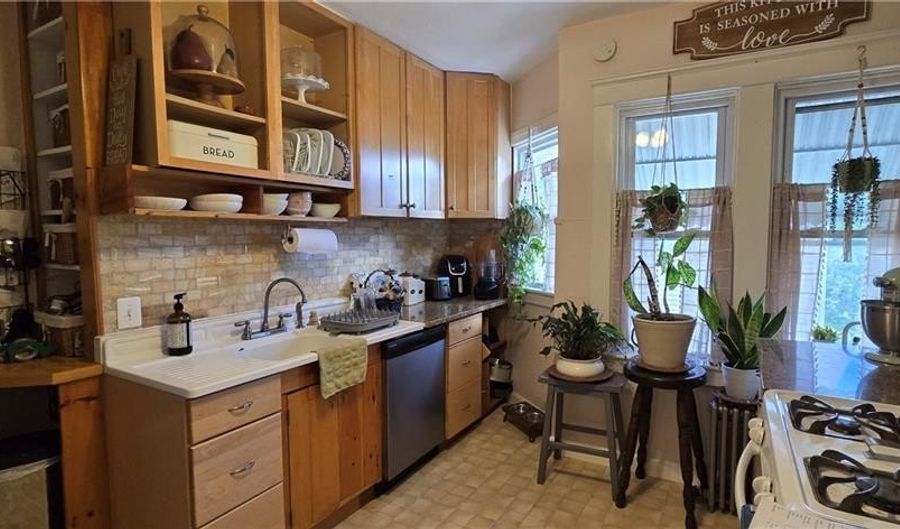 111 Second St 2nd, East Providence, RI 02914 - 2 Beds, 1 Bath