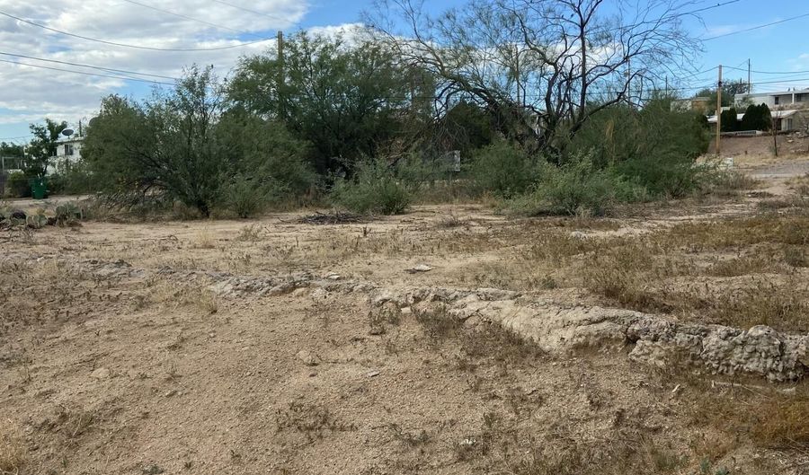 557 E Hillcrest Dr, Benson, AZ 85602 - 2 Beds, 1 Bath