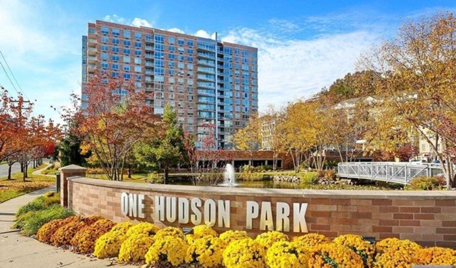 1028 Hudson Park, Edgewater, NJ 07020 - 3 Beds, 4 Bath