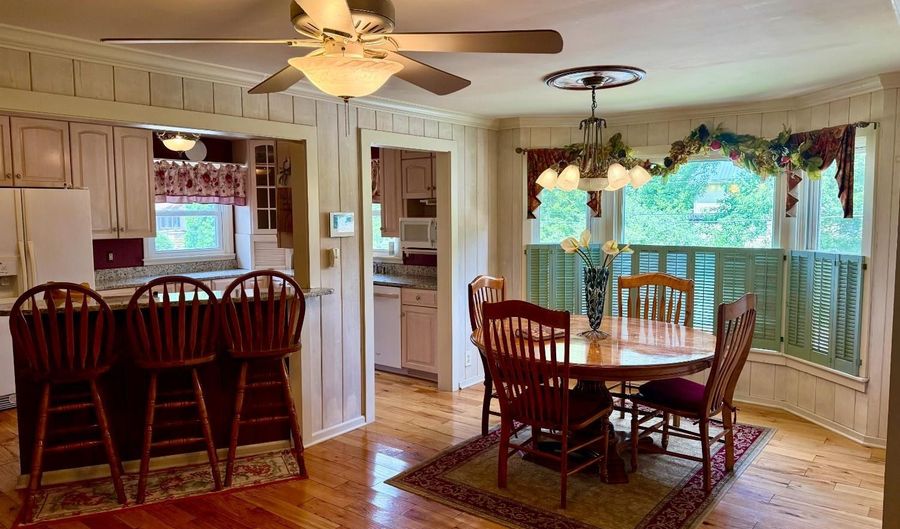 505 Edgewood Dr, Batesville, IN 47006 - 4 Beds, 4 Bath