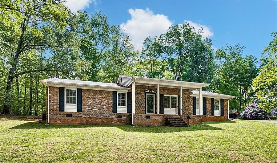755 Branchwater Rd, Asheboro, NC 27205 - 3 Beds, 2 Bath
