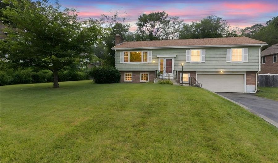 398 Central St, North Smithfield, RI 02896 - 3 Beds, 3 Bath