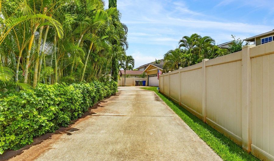 91-1032 Kauoha St, Ewa Beach, HI 96706 - 4 Beds, 3 Bath