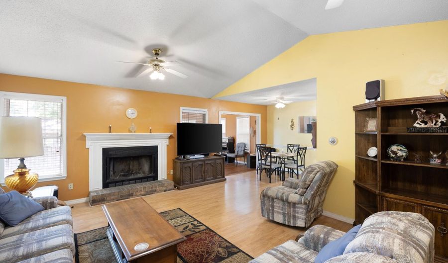 205 NW 17th St, Atkins, AR 72823 - 3 Beds, 2 Bath