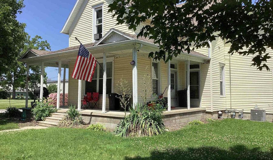 315 N Jefferson St, Berne, IN 46711 - 5 Beds, 2 Bath