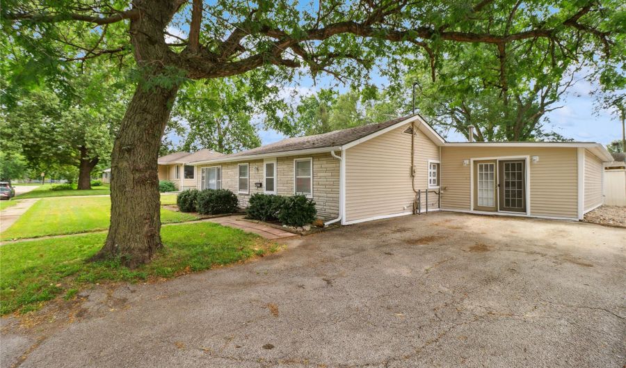 6200 Welker Ave, Des Moines, IA 50312 - 3 Beds, 2 Bath