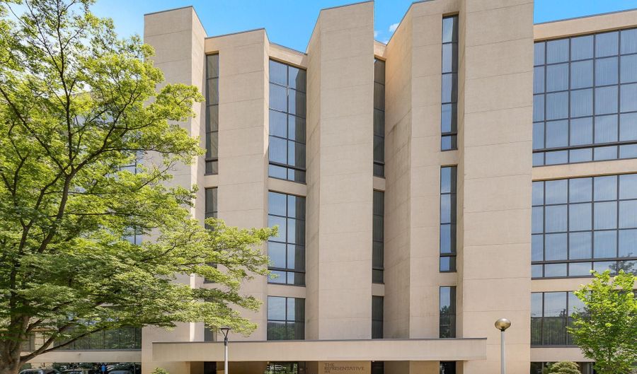 1101 S ARLINGTON RIDGE Rd 214, Arlington, VA 22202 - 2 Beds, 3 Bath