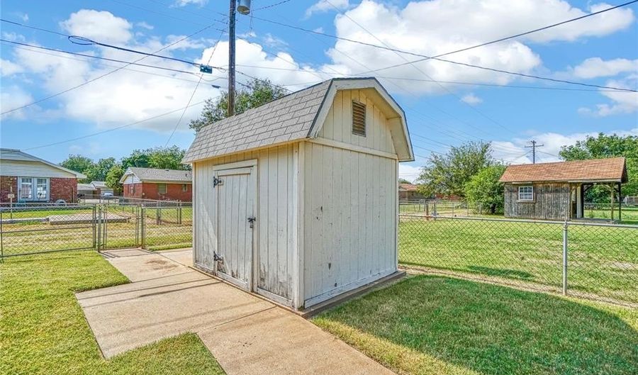 1909 N Flamingo Ln, Altus, OK 73521 - 3 Beds, 1 Bath