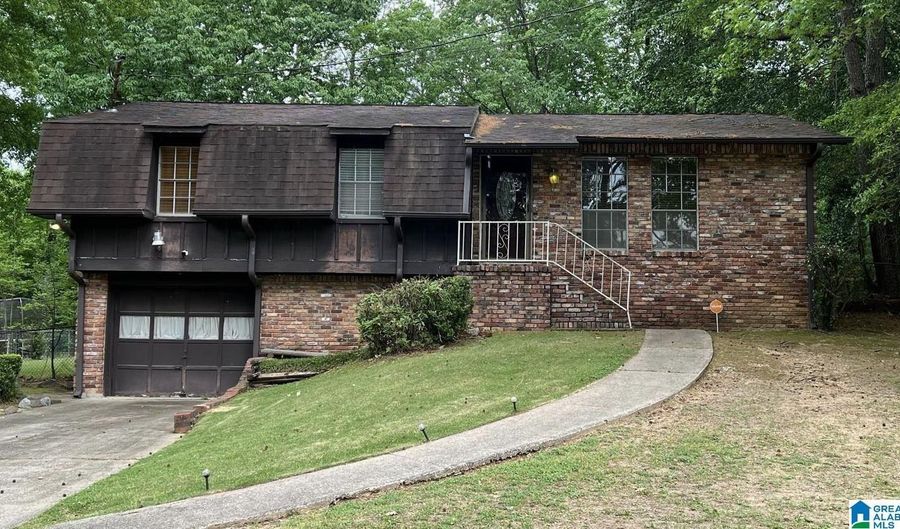 902 HILLCREST Rd, Adamsville, AL 35005 - 3 Beds, 2 Bath